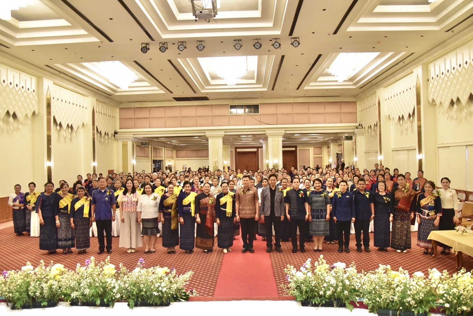 พช.นิคมคำสร้อย : ร่วมการจัดกิจกรรมเนื่องในวันสตรีสากล ประจำปี 2569 ภายใต้ชื่อ “พลังสตรีสร้างสรรค์ ฮักแพงแบ่งปัน แก้จนคนมุกดาหาร” 