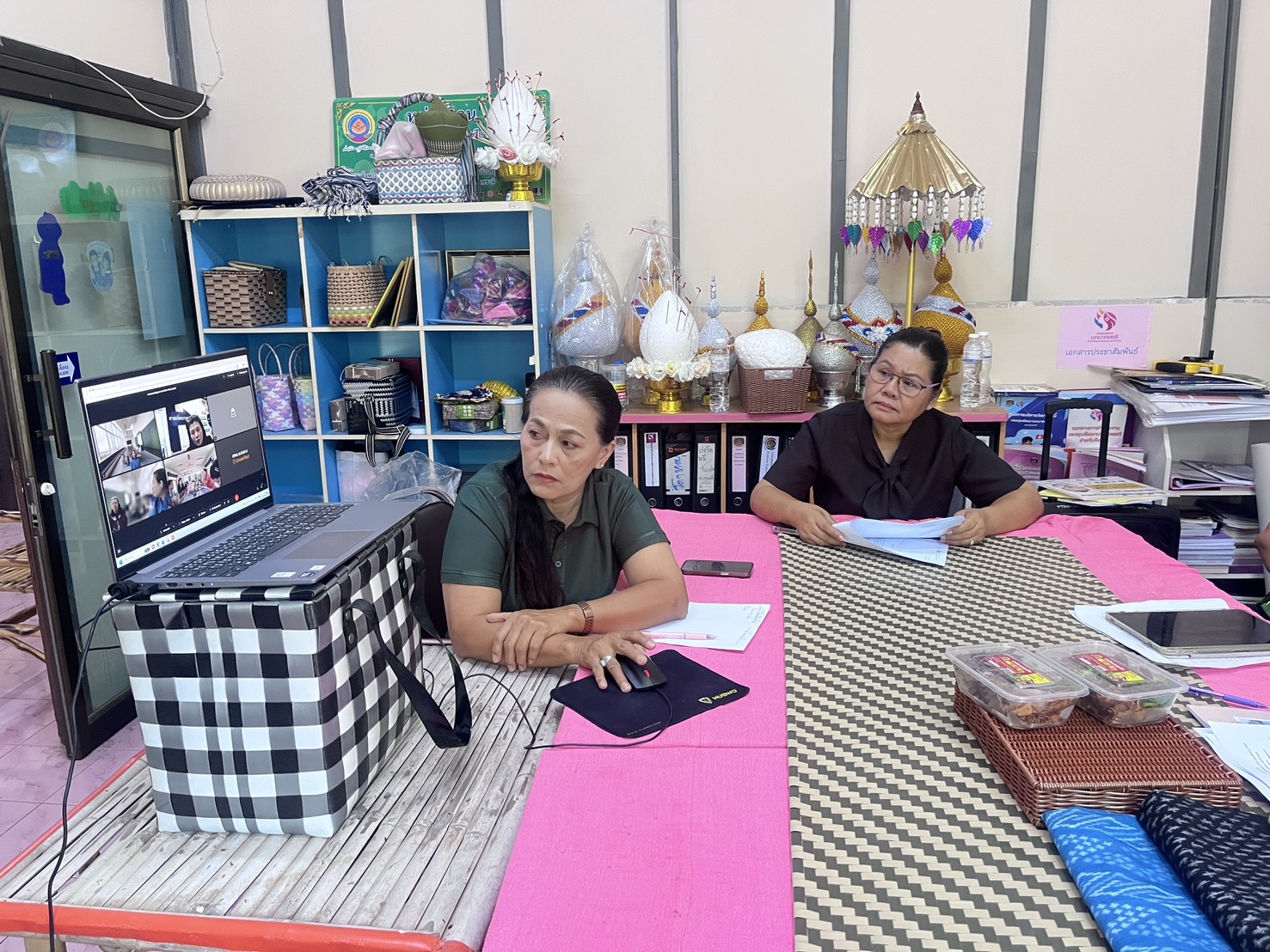 พช.นิคมคำสร้อย : ร่วมประชุมการจัดกิจกรรมการประชาสัมพันธ์สร้างการรับรู้การพัฒนาผลิตภัณฑ์ OTOP กลุ่มปรับตัวสู่การพัฒนา (Quadrant D) ให้มีคุณภาพมาตรฐาน ประจำปี 2569 ผ่านระบบอิเล็กทรอนิกส์ (Cisco Webex Meeting) จังหวัดมุกดาหาร