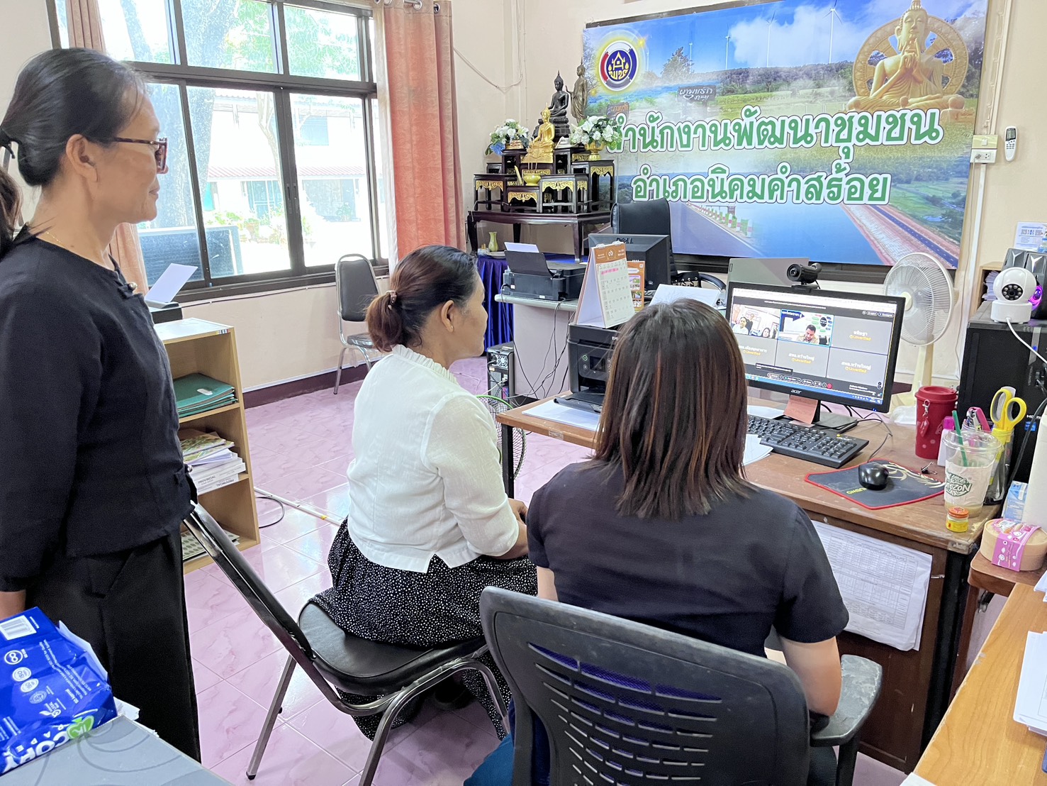 พช.นิคมคำสร้อย : ร่วมประชุมการขับเคลื่อนการดำเนินงานโครงการพัฒนาศักยภาพการขับเคลื่อนงานพัฒนาชุมชน (MUK IS EASY PLUS) ประจำปี 2569 ผ่านระบบอิเล็กทรอนิกส์ (Zoom Meeting) 