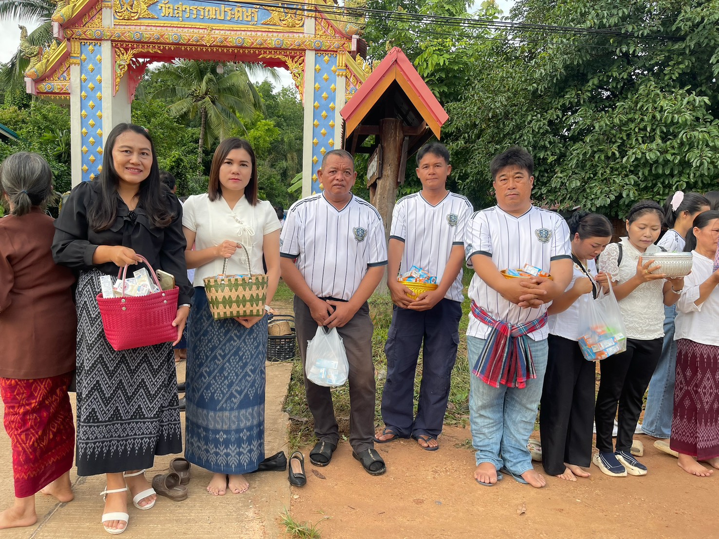 พช.มุกดาหาร : ร่วมกิจกรรมตักบาตรนมจืด เพื่อเฉลิมพระเกียรติเนื่องในโอกาสพระราชพิธีมหามงคลเฉลิมพระชนมพรรษา 4 รอบ สมเด็จพระนางเจ้าสุทิดา พัชรสุธาพิมลลักษณ พระบรมราชินี 3 มิถุนายน 2569 
